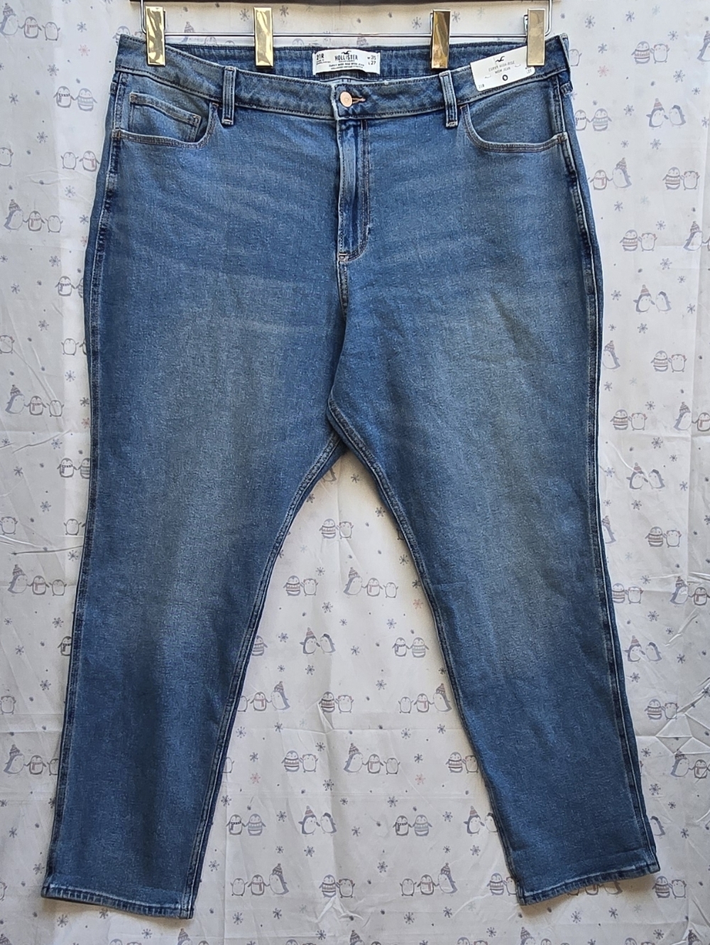 Hollister Curvy High-Rise Mom Jeans. 21R W35/L27